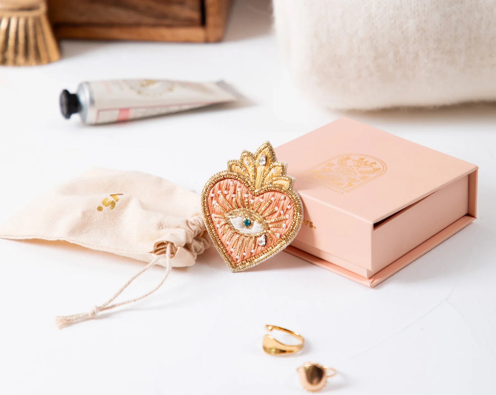 brooches.