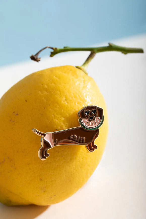 Detailed view of the Chill Doggy - Pins with gold-toned plating