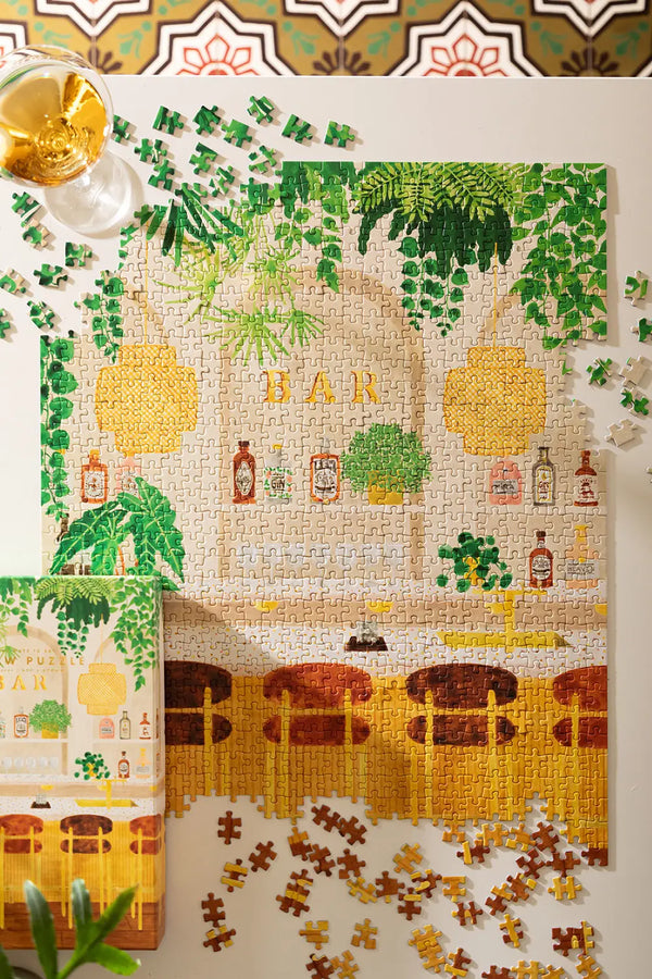 Bar - Puzzle 1000 pieces: the illustrated bar puzzle shown next to its colorful packaging box.