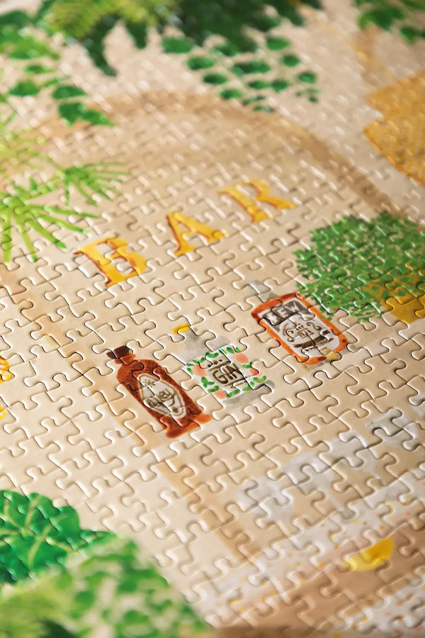 Bar - Puzzle 1000 pieces: detailed view of the botanical illustration featuring gin bottles and plants.