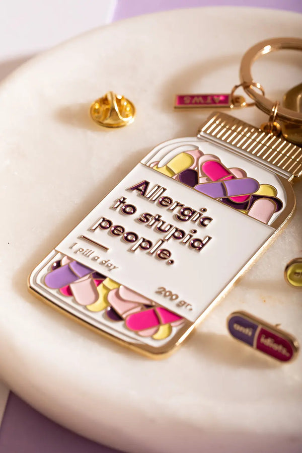 Allergic to stupid people Keychain - Extreme close-up of the pill jar illustration and text details.
